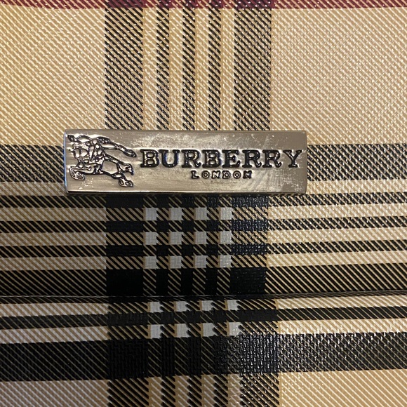 Burberry Cream and Brown Check Shoulder Bag - Picture 2 of 14